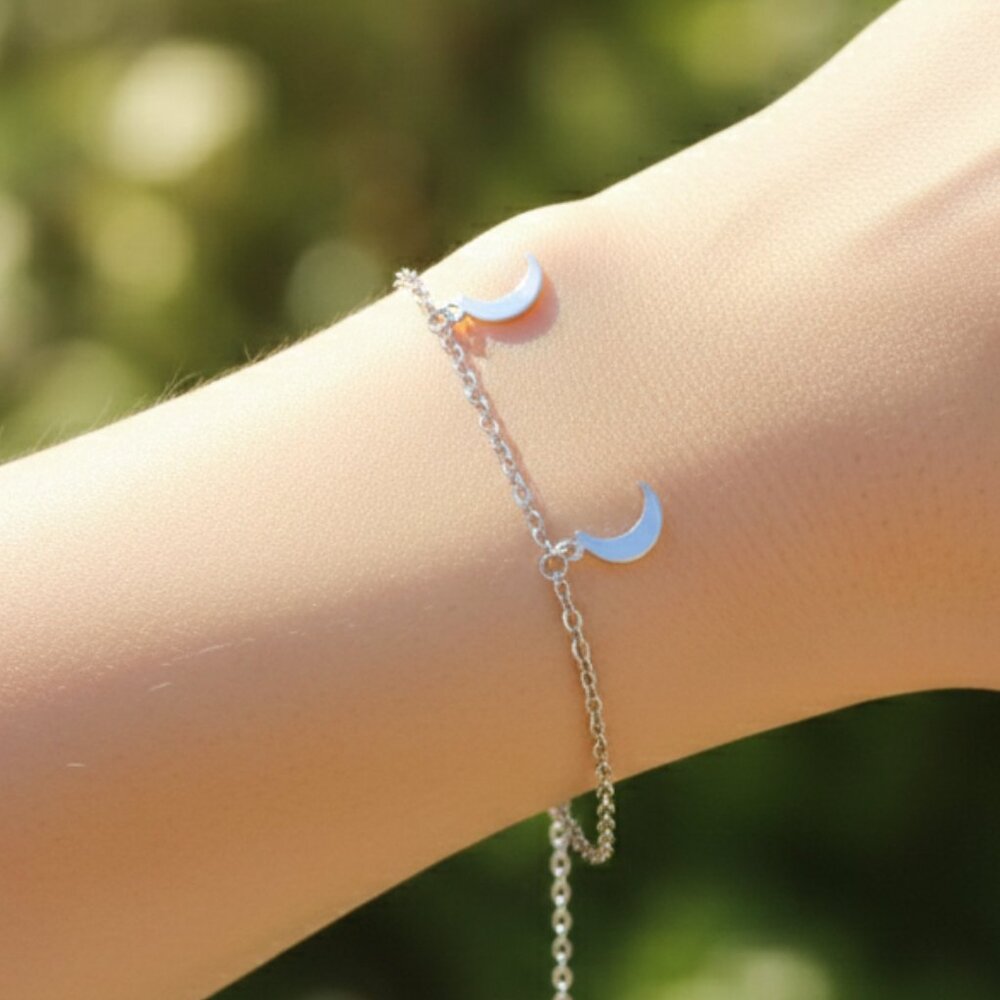 "Minimalist Bracelet, Sleek & Modern Design, Women’s Fashion, YC110251-B